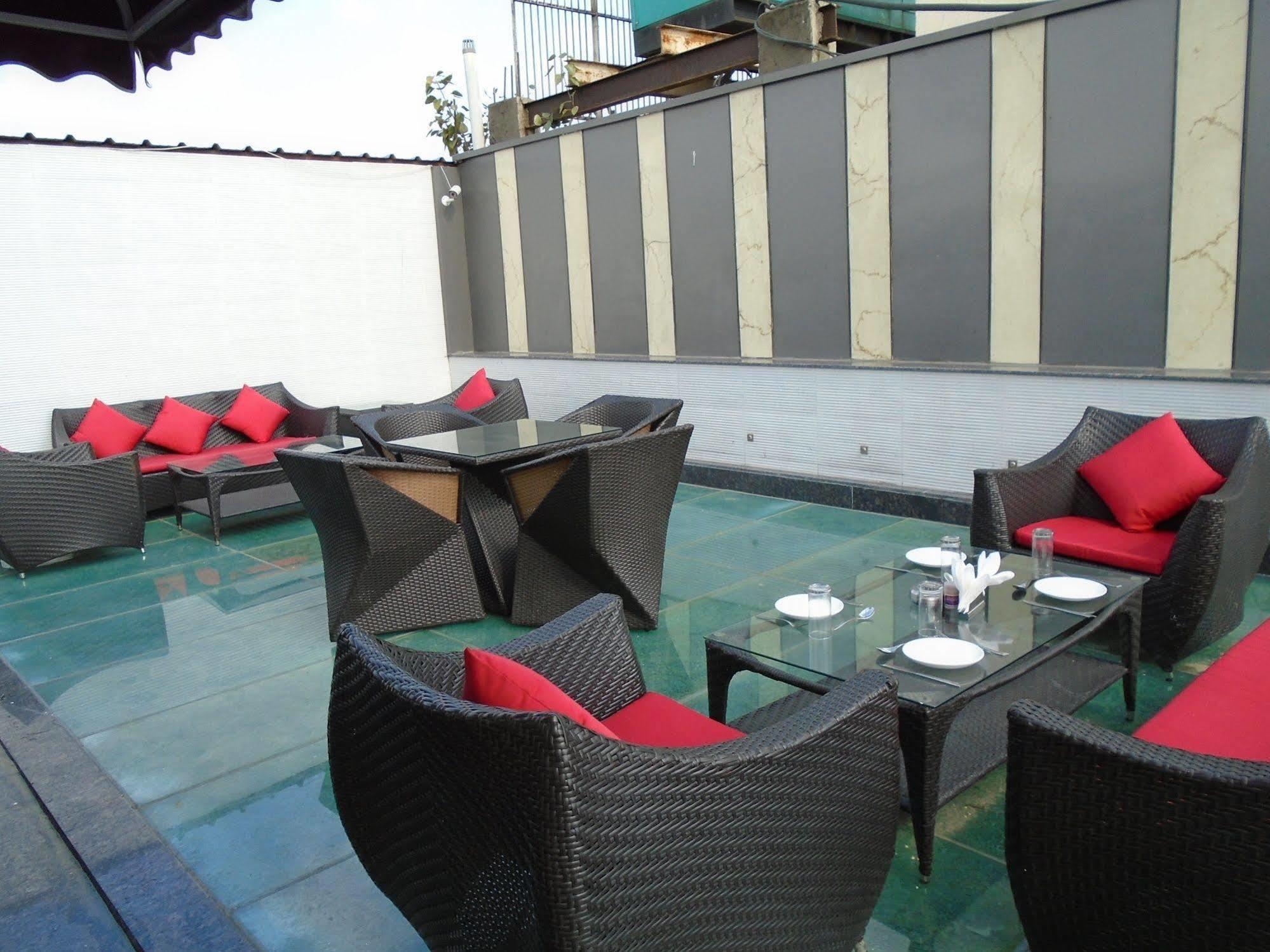 Hotel Gold Souk - Karol Bagh Deli Exterior foto
