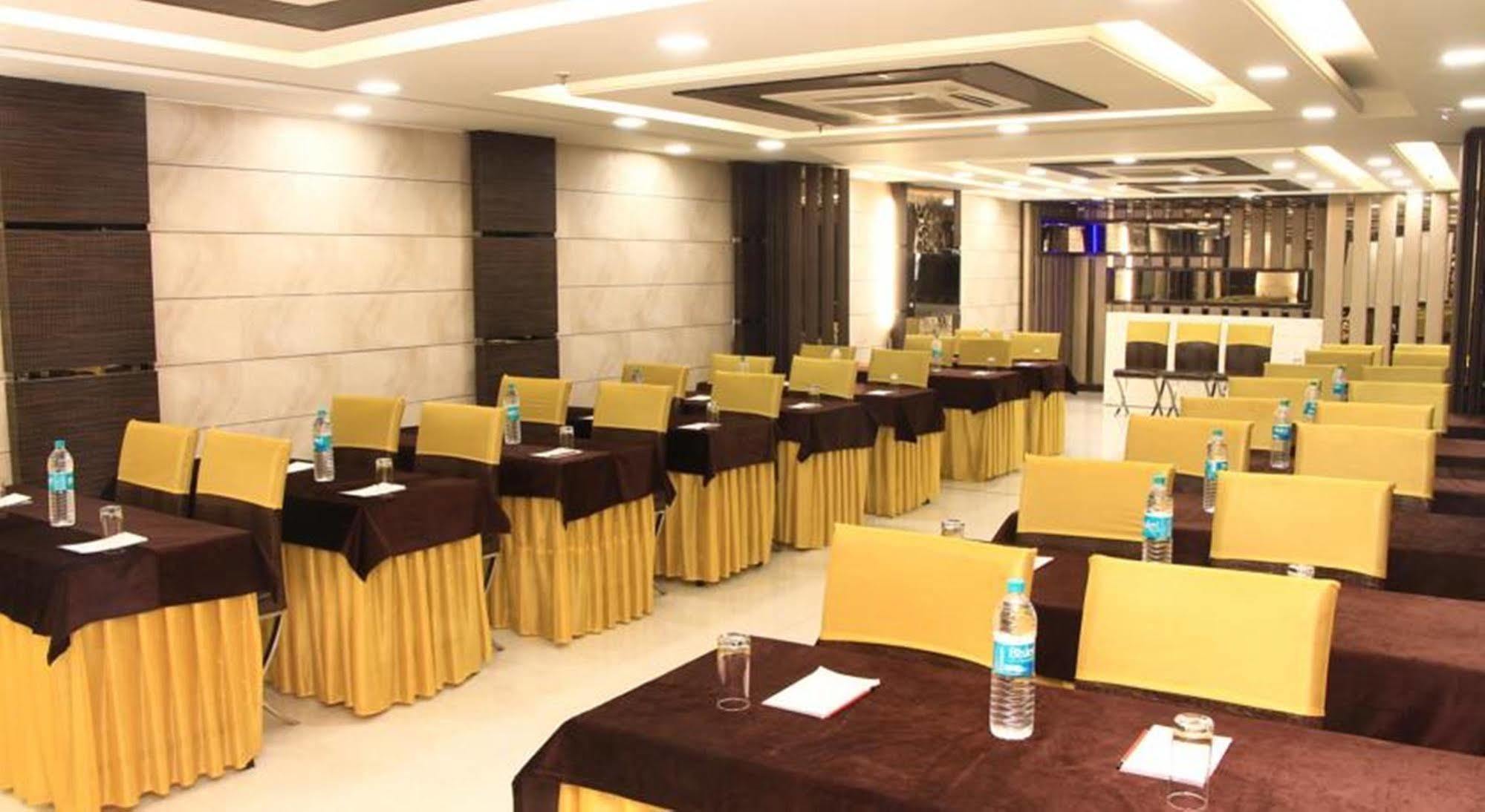 Hotel Gold Souk - Karol Bagh Deli Exterior foto